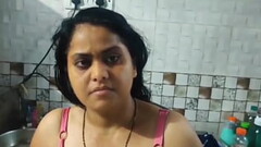 नौकरानी ने चुदाई करवाई अपने मालिक से किचन में Thumb