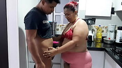 La cachonda de mi madrastra me pide que la convenza de dejarme salir. Parte 1. Ella quiere chupar mi Thumb