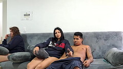 Acaricio la rica bbc de mi hermanastro mientras nadie nos ve pt2 cabalgo su deliciosa polla Thumb
