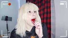 Roztomil&eacute_ d&iacute_tě cuc&aacute_ l&iacute_z&aacute_tko Thumb