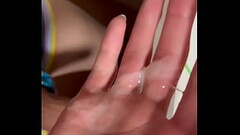 友達が寝ている横でこっそり絶頂オナニー Thumb