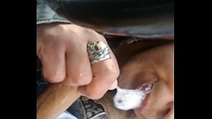 Me sube a su carro y lo hago venir con garganta profunda Thumb