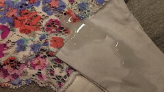 Me corr&iacute_ sobre el boxer de flores de mi mejor amiga mientras ella estaba de viaje Thumb