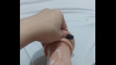 Novinha brincando com consolo e gozando muito Thumb