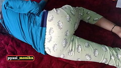 माँ के बाज़ार जाने के बाद लड़की की पढ़ाई के दौरान उसके दोस्त ने खूब चुदाई की Thumb