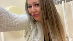 Classy'_s wet pissing pussy Thumb