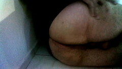Gordinho putinha brincando com o cuzinho Thumb