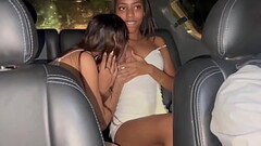 una follada muy dura con mi hermanastra en el auto mientras mi padrastro llena el tanque de gasolina Thumb