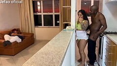 Fui arruma a maquina se uma cliente, e o marido intertido com a televis&atilde_o,  e deixou q mulher Thumb