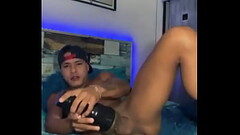 Colina cogiendo con su juguete preferido, Thumb
