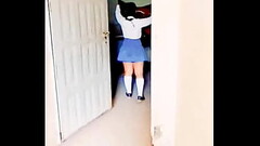 Me Cojo a Escondidas a una Estudiante en el Ba&ntilde_o del Colegio Thumb