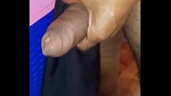 Esta vez le toc&oacute_ a mi esposa pajear a mi amigo mientras lo ten&iacute_amos en la cocina cocin Thumb