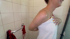 Casal quase foi pego em flagrante transando no banheiro do hostel Thumb