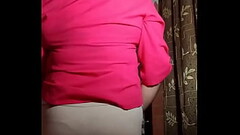 La sexy crossdresser Liseth marca su culo, su tanga y su delicioso pene. Thumb