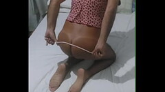 Ladysilva crossdress na cama de calcinha rosa sexy vem tirar minha calcinha e meter seu pau grande n Thumb
