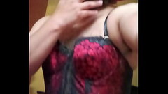 Shirley bailando sexy en corset rojinegro Thumb