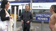 De passage en Bretagne, Gwenanie s'_offre une exhib de folie &agrave_ la gare! Thumb