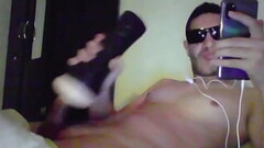 Watch me play with my toy while I watch porn and talk with a friend until I explode. // M&iacute_ram Thumb