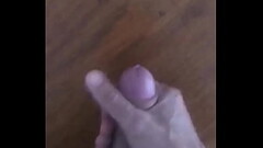 Dando uma gozada em cima da mesa Thumb